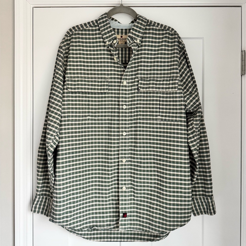 Men’s Woolrich green plaid button-down shirt